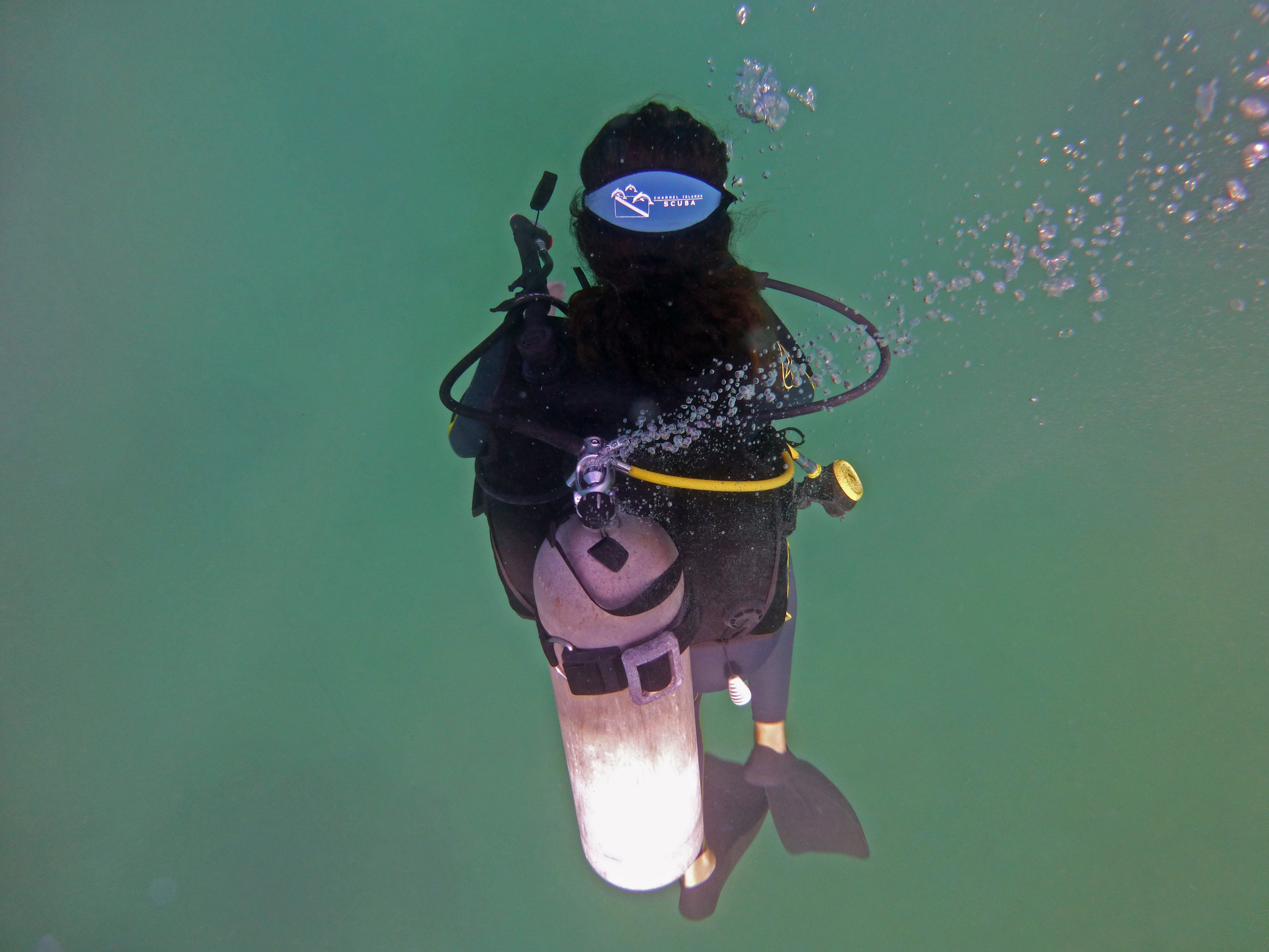 Ysa's descent into Spooky Channel, Roatan 2020.